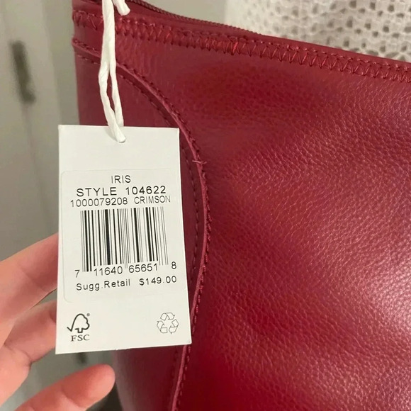 The Sak Iris leather hobo shoulder bag in Crimson - Picture 6 of 7